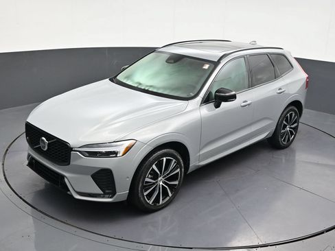Used 2024 Volvo XC60 B5 Plus AWD/4WD image 18