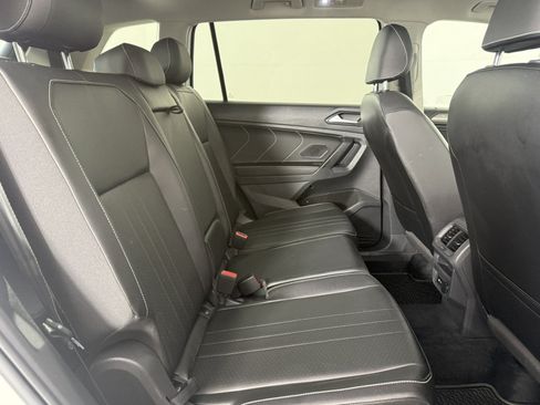Used 2022 Volkswagen Tiguan SE w/ Panoramic Sunroof Package FWD image 14