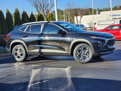 New 2026 Chevrolet Trax LT w/ Driver Confidence Package FWD image 3