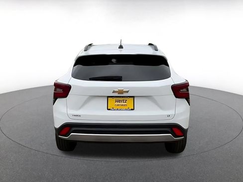 Used 2025 Chevrolet Trax LT w/ LT Convenience Package FWD image 12
