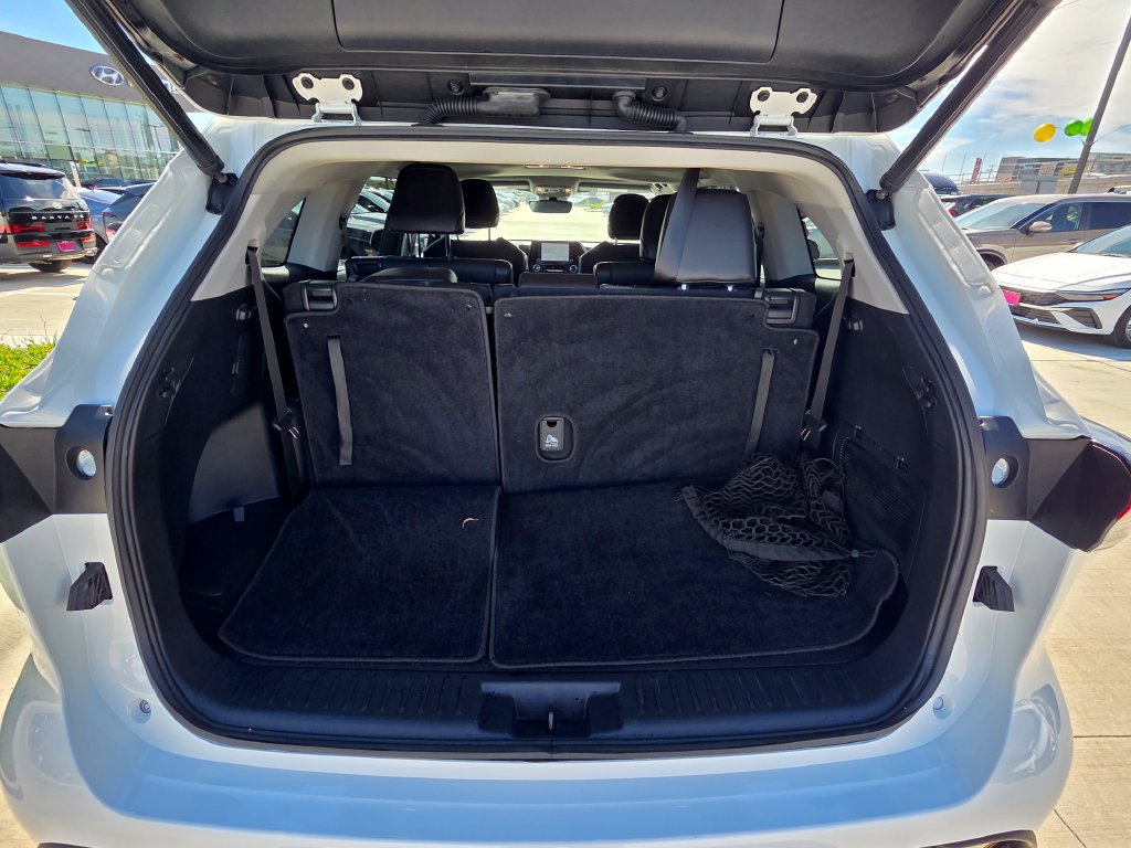 Used 2021 Toyota Highlander XLE FWD image 31