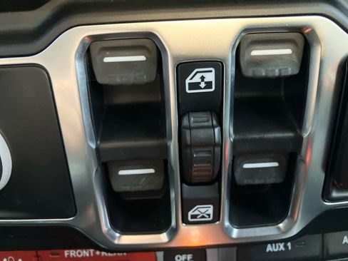 Used 2020 Jeep Gladiator Rubicon w/ Auxiliary Switch Group AWD/4WD image 30
