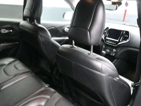 Used 2020 Jeep Cherokee Limited FWD image 12