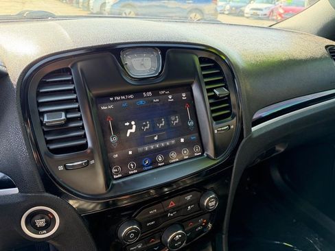Used 2019 Chrysler 300 S w/ 300S Premium Group RWD image 39