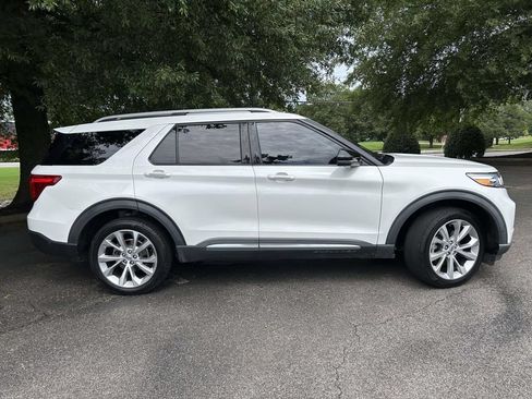 Used 2021 Ford Explorer Platinum w/ Equipment Group 601A AWD/4WD image 2