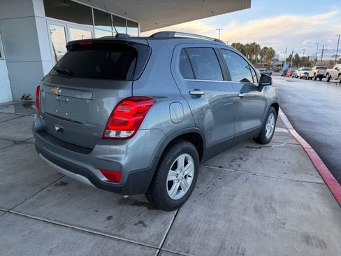 Used 2019 Chevrolet Trax LT w/ LT Convenience Package image 3
