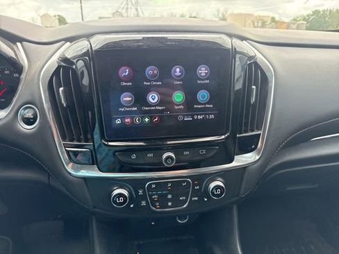 Used 2020 Chevrolet Traverse LT image 12