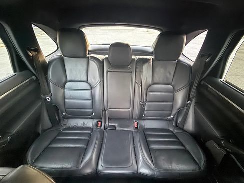 Used 2011 Porsche Cayenne image 27