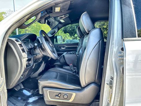 Used 2025 RAM 1500 Laramie AWD/4WD image 3