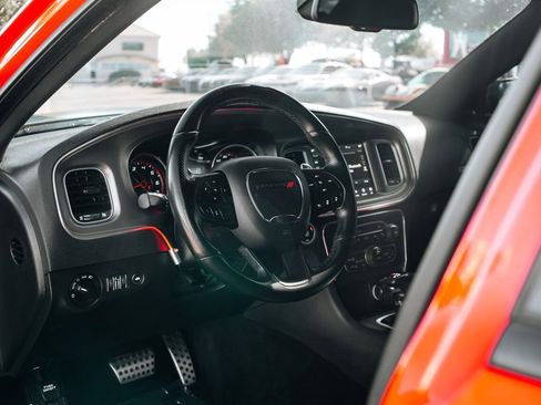 Used 2023 Dodge Charger R/T w/ Technology Group RWD image 16