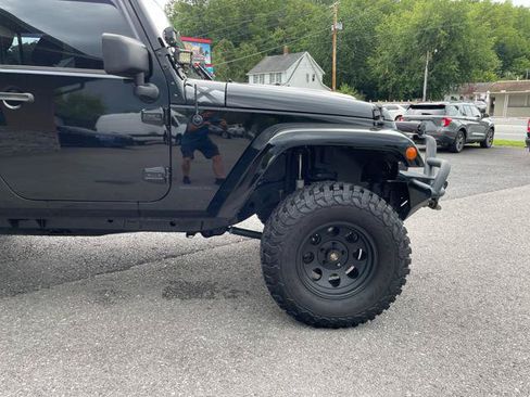 Used 2015 Jeep Wrangler Unlimited Sahara AWD/4WD image 10