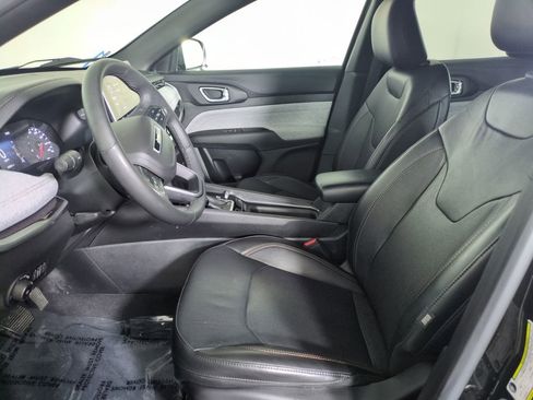 Used 2023 Jeep Compass Latitude AWD/4WD image 11