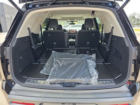 New 2026 Nissan Pathfinder Platinum w/ Accent Package FWD image 18
