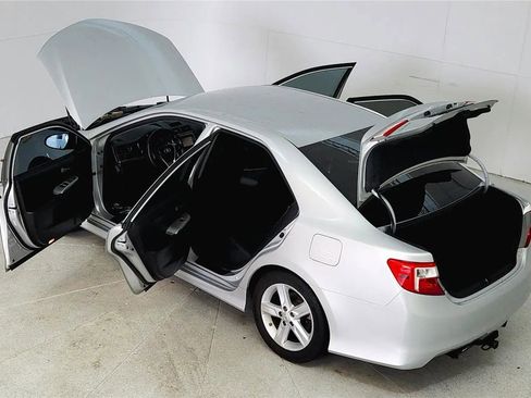 Used 2012 Toyota Camry SE FWD image 23