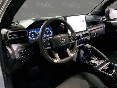 Used 2024 Toyota Tacoma TRD Off-Road w/ TRD Off Road Premium Package AWD/4WD image 18