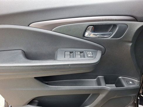 Used 2022 Honda Pilot Sport image 13