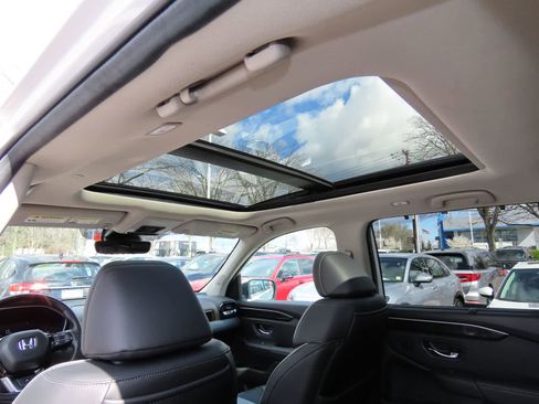 Used 2025 Honda Pilot Elite image 16