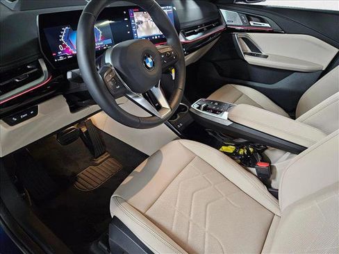 Used 2025 BMW X1 xDrive28i w/ Premium Package image 9