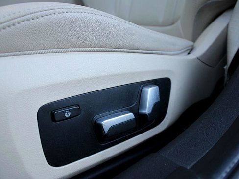 Used 2020 BMW 330i Sedan w/ Driving Assistance Package image 9