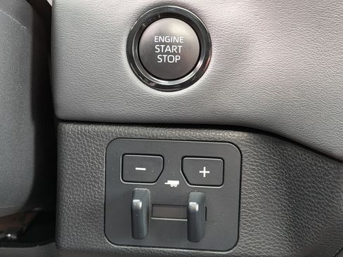 Used 2025 Toyota Tundra Platinum AWD/4WD image 30