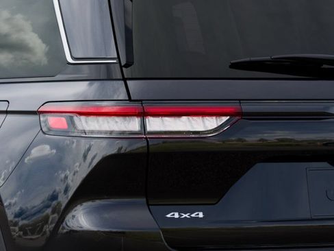 New 2025 Jeep Grand Cherokee Limited w/ Luxury Tech Group II AWD/4WD image 10