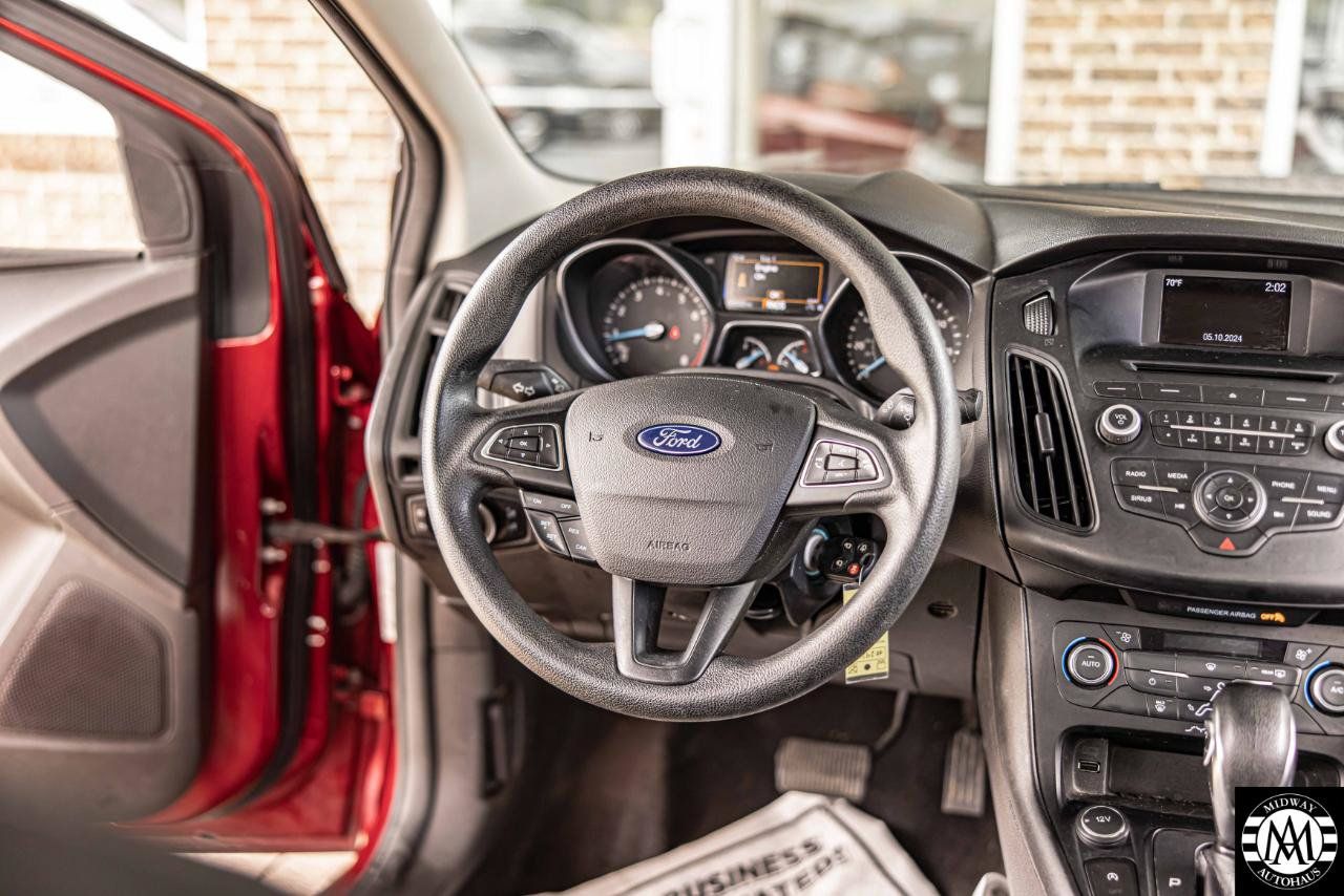 Used 2017 Ford Focus SE FWD image 36