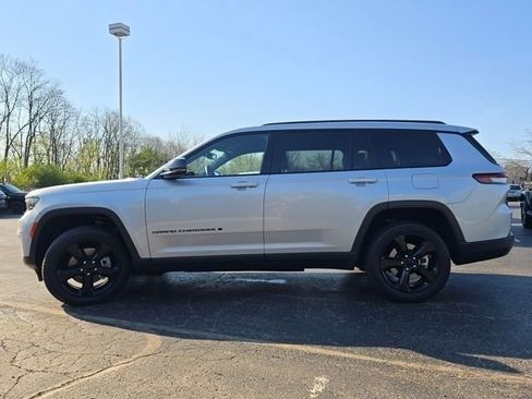 Used 2023 Jeep Grand Cherokee L Laredo AWD/4WD image 27