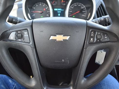 Used 2017 Chevrolet Equinox LS FWD image 19