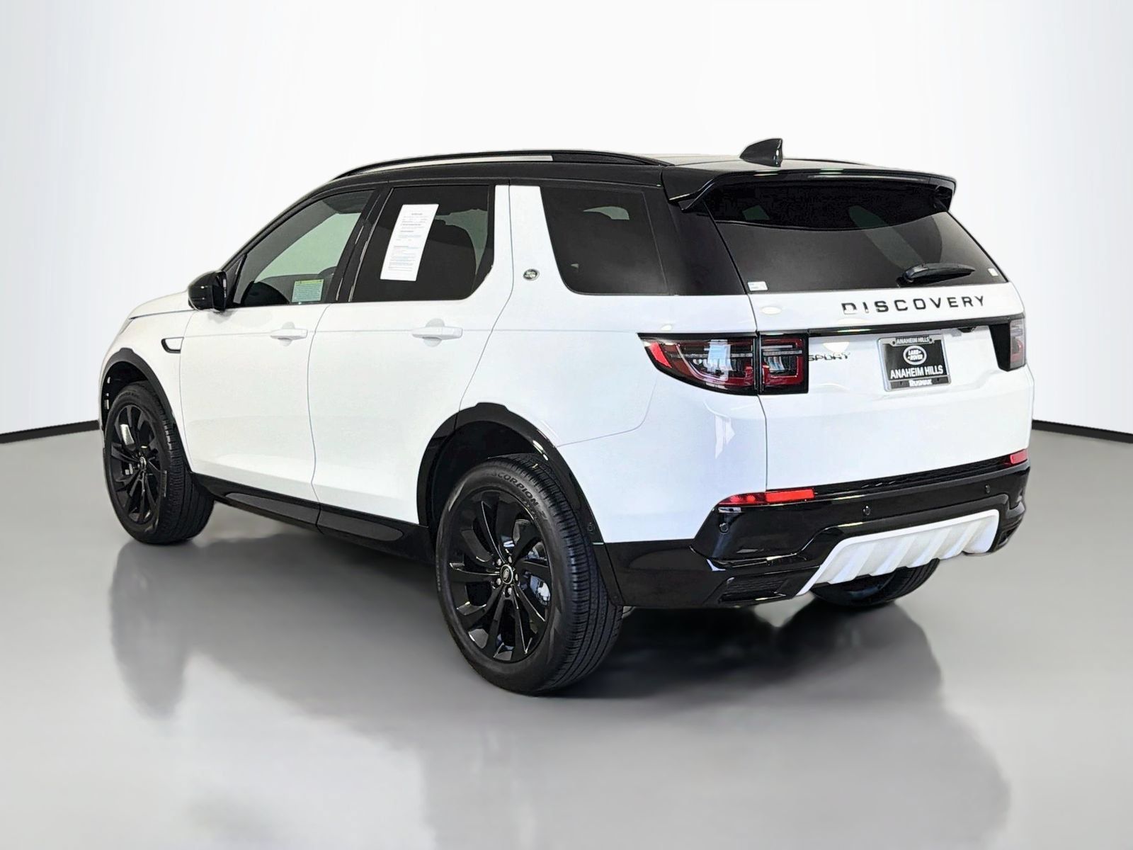 Certified 2025 Land Rover Discovery Sport Dynamic SE AWD/4WD image 3