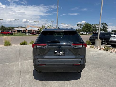 Used 2020 Toyota RAV4 LE w/ Carpet Mat Package AWD/4WD image 7
