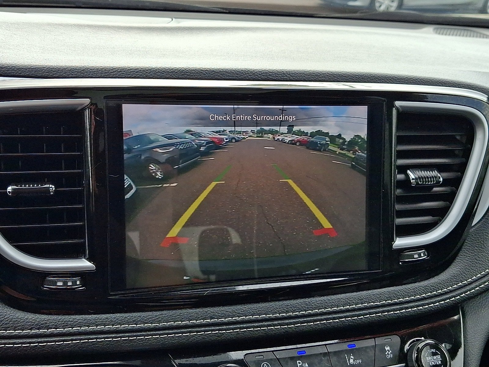 Used 2025 Chrysler Pacifica Limited FWD image 20