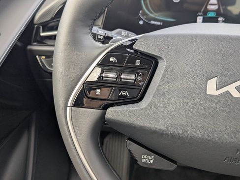 New 2025 Kia Niro SX image 31