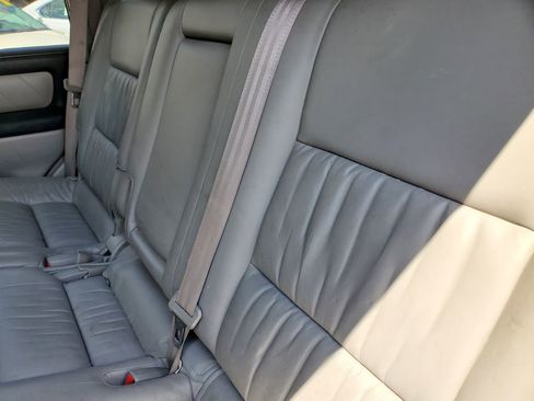 Used 2004 Toyota Land Cruiser AWD/4WD image 37