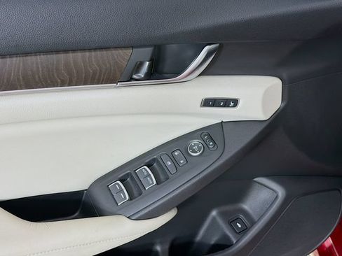 Used 2018 Honda Accord Touring image 21