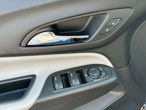 Used 2024 Chevrolet Equinox LS w/ Driver Confidence II Package FWD image 22