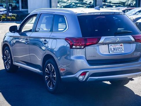 Used 2018 Mitsubishi Outlander 4WD Plug-In Hybrid image 4