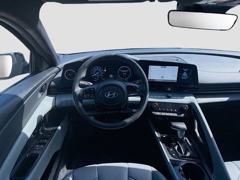 Used 2025 Hyundai Elantra Limited FWD image 21