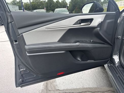 Used 2025 Toyota Camry SE FWD image 7