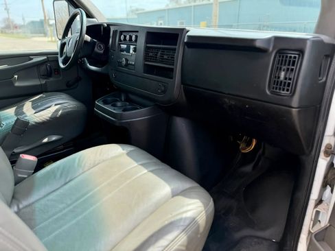 Used 2008 GMC Savana 3500 RWD image 11