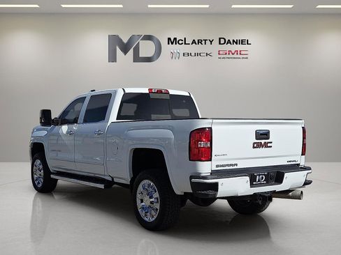 Used 2019 GMC Sierra 2500 Denali w/ Duramax Plus Package image 4