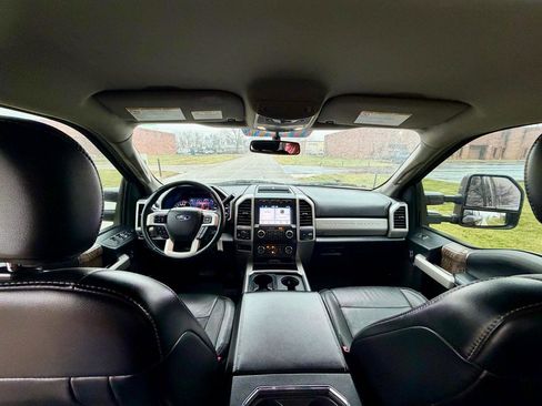 Used 2019 Ford F350 Lariat image 37