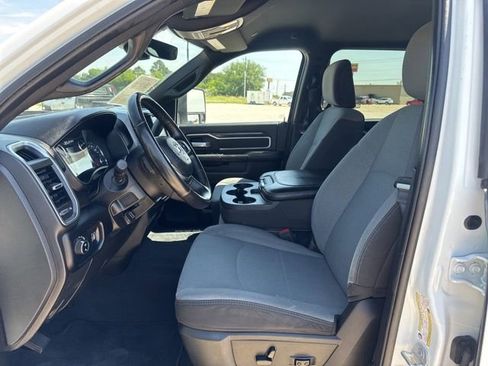 Used 2024 RAM 2500 Big Horn AWD/4WD image 2