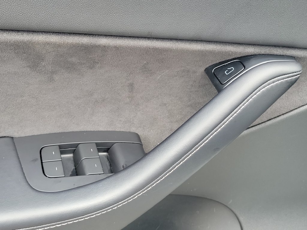 Used 2022 Tesla Model Y Long Range AWD/4WD image 24