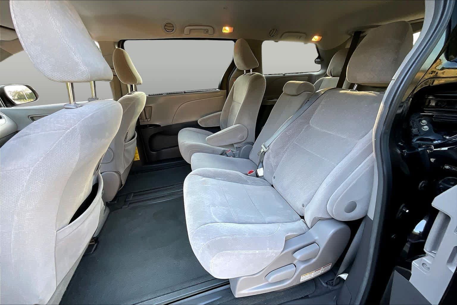 Used 2015 Toyota Sienna LE FWD image 19