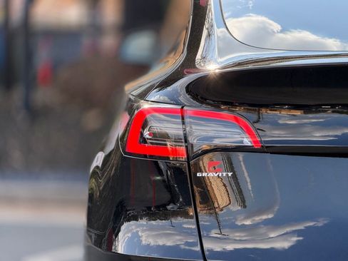 Used 2022 Tesla Model Y Long Range image 15