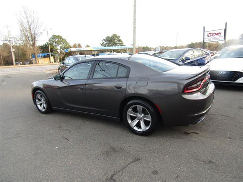 Used 2015 Dodge Charger SE w/ Sport Appearance Group image 5
