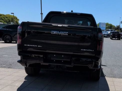Certified 2025 GMC Sierra EV Denali AWD/4WD image 9