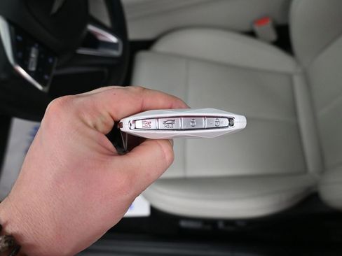 Used 2025 Genesis G70 2.5T image 44