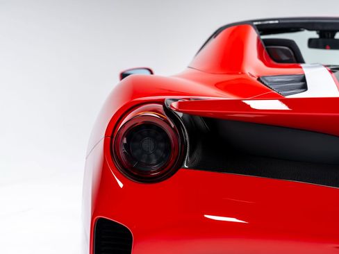 Used 2020 Ferrari 488 Pista Spider image 30