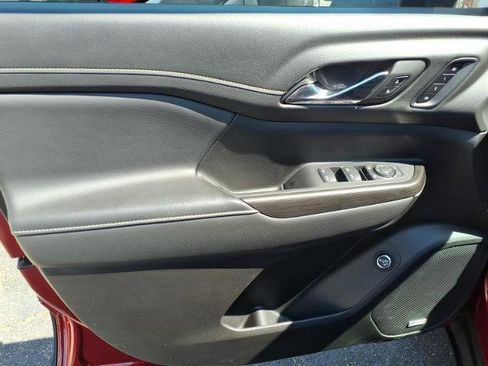 Used 2023 GMC Acadia SLT w/ Elevation Edition image 19